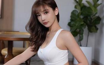 秀人网 – 小逗逗海边随拍，高清美图，夏天的感觉直接扑面而来！