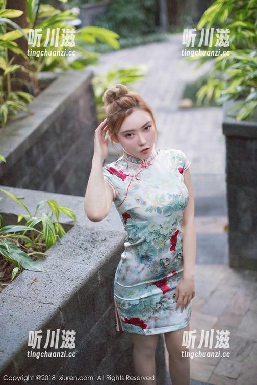秀人网-心妍小公主 秀人网 - 心妍小公主眼镜:原图下载,光影交错间的迷人瞬间!