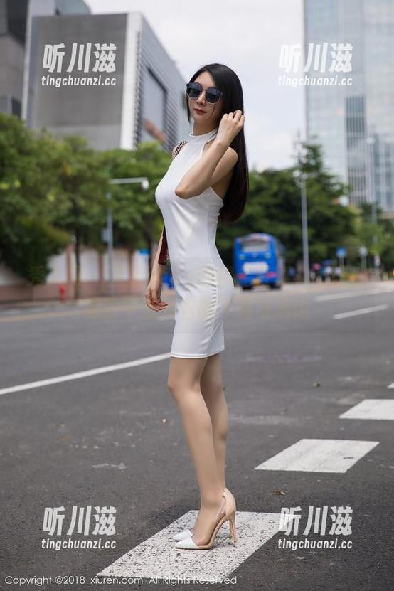 秀人网 - 星星baby的裸足写真集：高清温度中流转着的不羁与洒脱