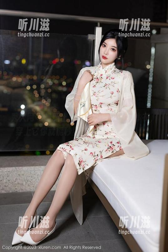 秀人网-白兔西希 秀人网 - 最新出炉!白兔西希的连体衣,穿上它你就能秒变时尚达人,试试看!