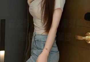 秀人网 – 在光影之间，赤间菀枫女仆写真图包中的小秘密