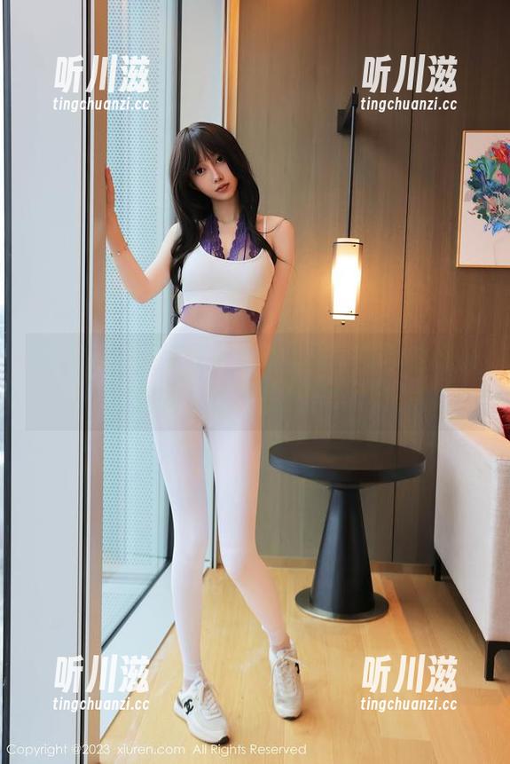 秀人网 - 轩轩王子搂着奶牛，你不觉得这画面太让人联想了吗？