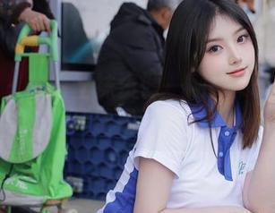 秀人网 – 软情丝袜资源一网打尽：谁说美只能是表面？