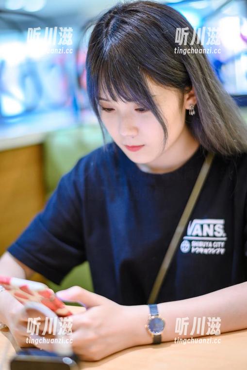 秋楚楚不秃头的纯白私拍：看似简单，却藏着无尽的故事