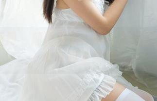稚乖画册 – 颠覆想象：赤西夜夜的吉他少女写真集来袭