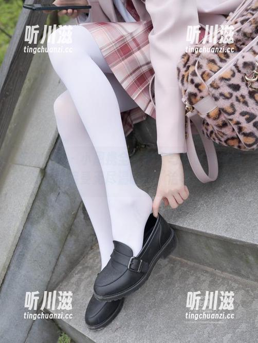 紧急企划-小恩 紧急企划 - 小恩携全套护士写真前来报道,准备好接受无尽温暖的“治疗”了吗?