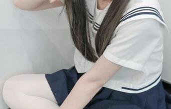 紧急企划 – 分享见希w的白丝双马尾套图，谁说只有小女孩才能绑双马尾？