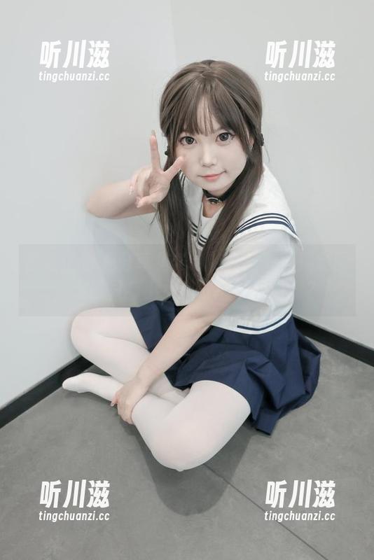 紧急企划-见希w 紧急企划 - 分享见希w的白丝双马尾套图,谁说只有小女孩才能绑双马尾?