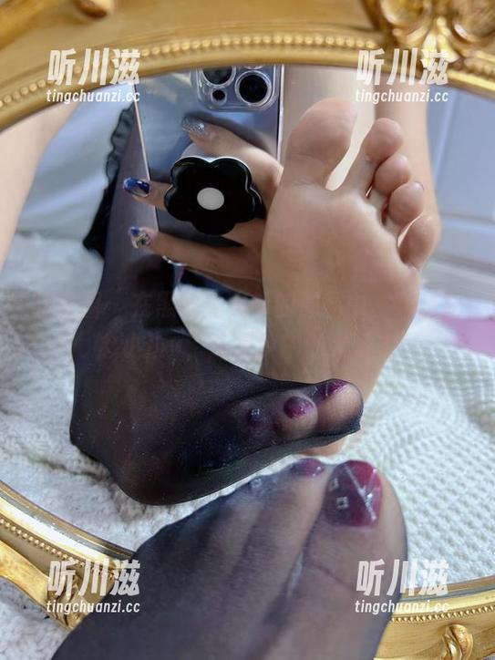 微密圈 - 在黑丝兔女郎的原图中，她是纪念小小v，还是梦中的灵魂？