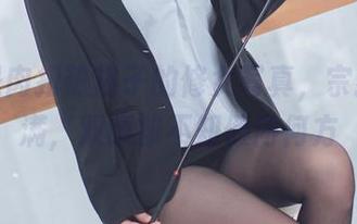这就是肉扣热热子的修女写真，宗教感满满，双眼却不知倾向何方