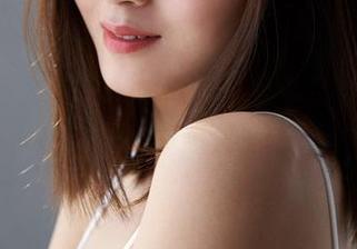 蜜桃社 – 小草莓Berry的温柔写真，美图让人心醉，究竟有什么魔力？