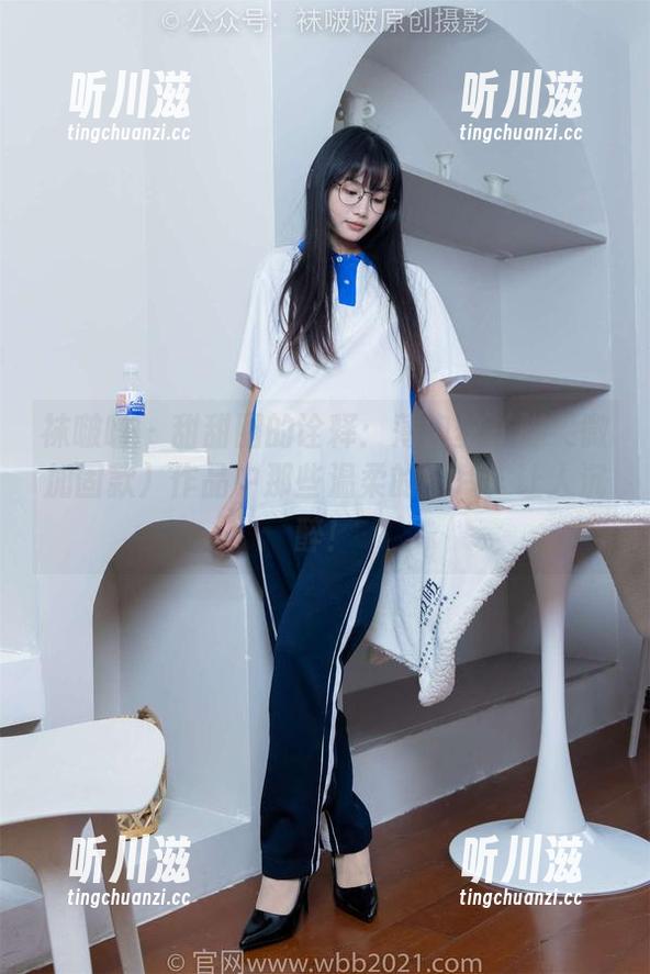 袜啵啵 - 甜甜圈的诠释：薄肉丝（脚尖微加固款）作品中那些温柔的图片，让人沉醉！