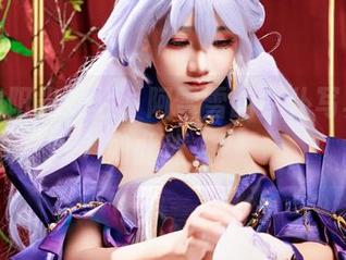 午后的阳光灿烂，阿雪雪的女仆写真为何如此迷人？