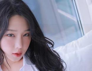 韩国CoCo的另类诱惑：一根大胡萝卜的故事，原图和写真都让人不敢想象的氛围!
