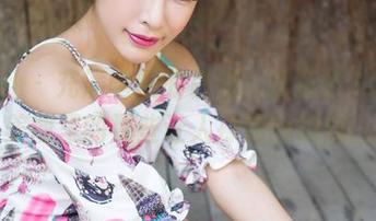 魅妍社 – 充满幽默的白裙：谢芷馨Sindy美图里的那些让人捧腹的瞬间！