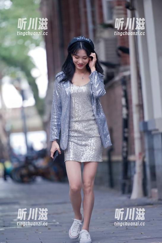 魔镜街拍-曼曼 魔镜街拍 - 想象一下曼曼的夏天图包,下载之后不只是图,更是一份快乐的夏日魔法!